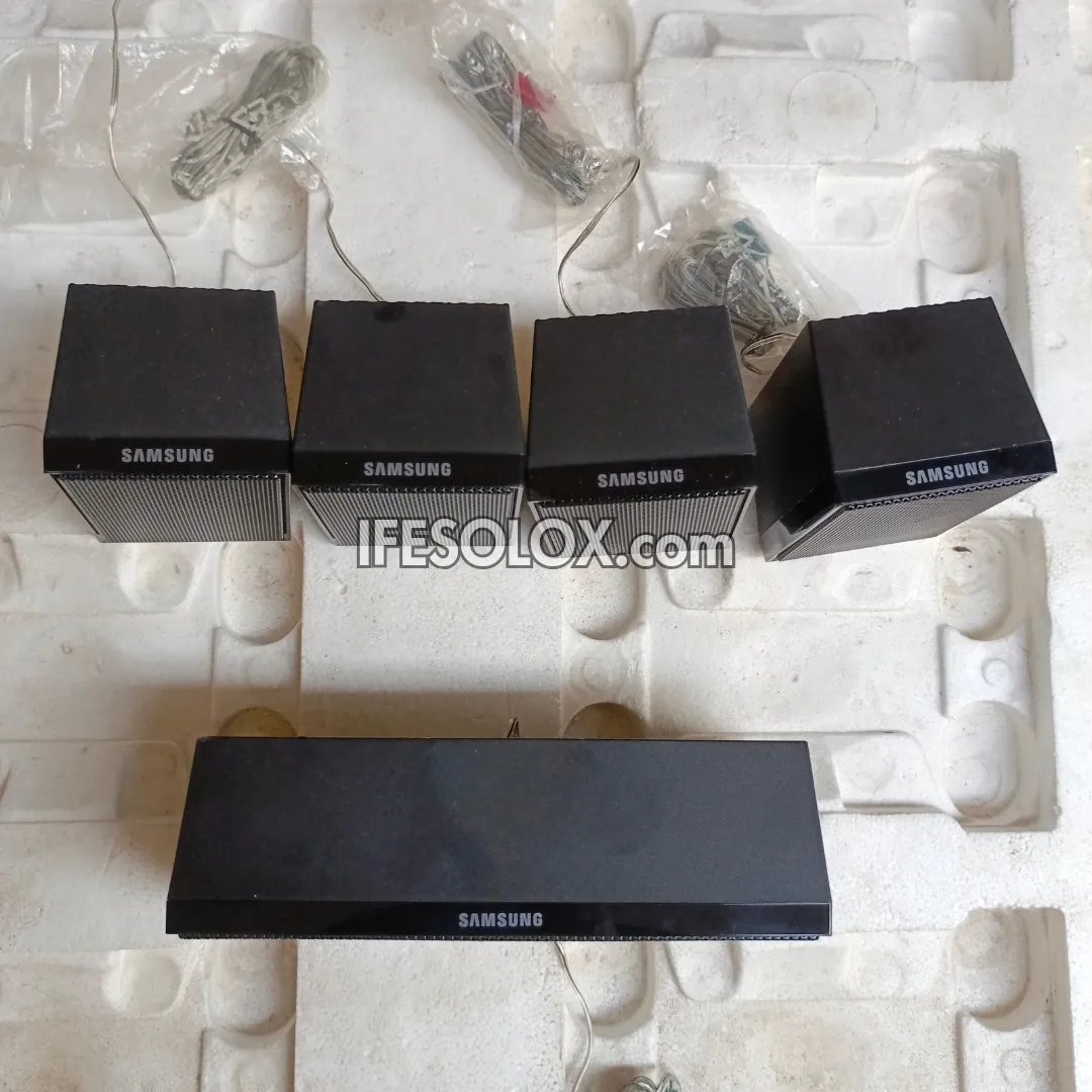 Samsung PS-ES1-1 3 Ohm Satellite Surround Sound Speakers - Complete Home Theater Set - Gently Used